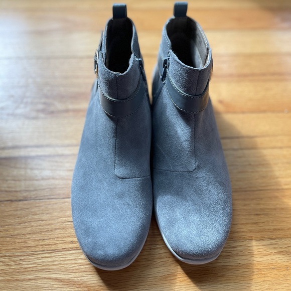 Vionic Shoes - Vionic Gray Ankle Boots Water Repellent Comfort Orthotic Buckle Booties Sz 7.5